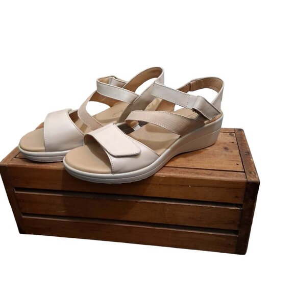 Flexi Sandals, Size 9 - Picture 2 of 5